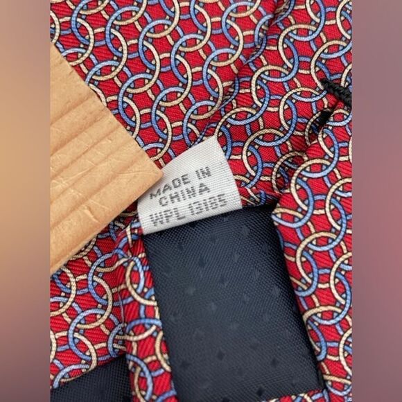 NEW Bloomingdale’s The Mens Store 100% Silk Neck Tie, Red, Interlocking Circle - Picture 6 of 6